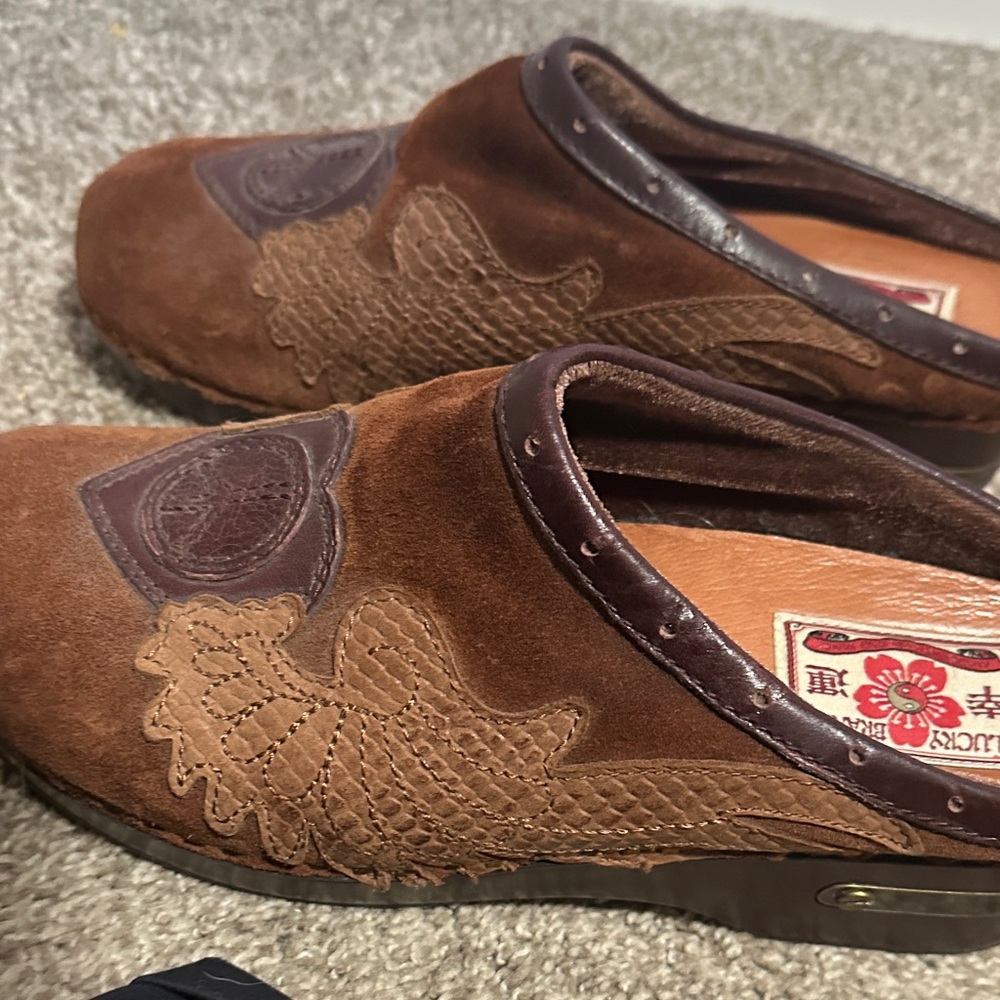 Lucky Brand Brown Suede Slip-Ons with Embroidered Design - Picture 5 of 7